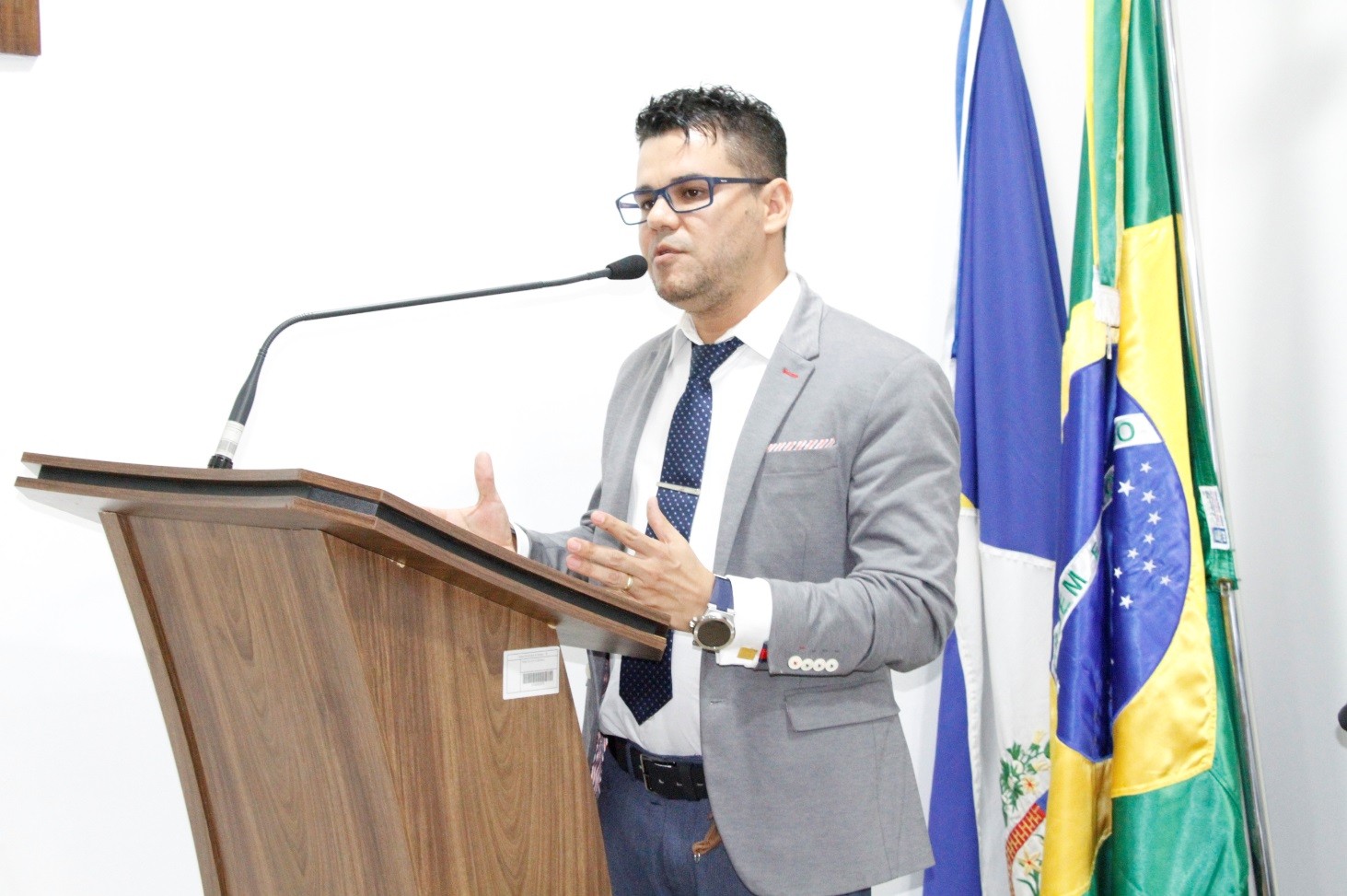 Vereador Prof. Edinho consegue aprovar projeto que valoriza profissional de educação física